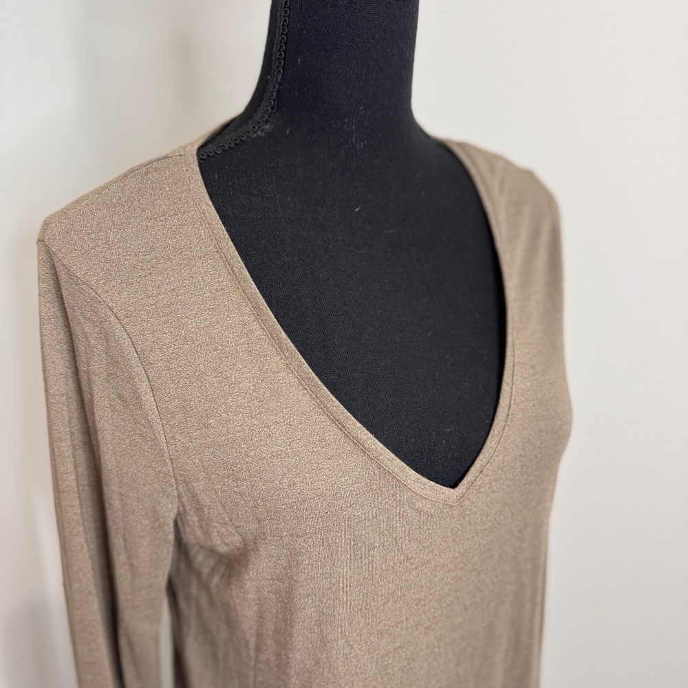 Mossimo V-Neck Long Sleeve Top (Medium) - Picture 3 of 7